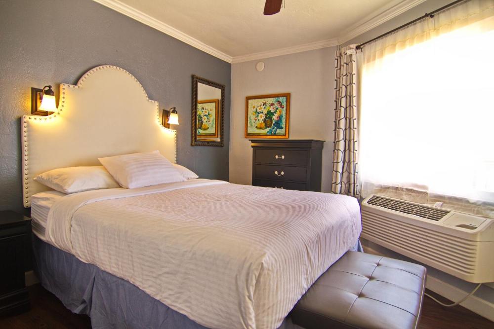 Classic Queen Room